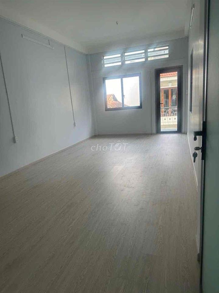 Cho thuê nhà 4 tầng,  Mặt Tiền Nguyễn Phi Khanh, Quận 1