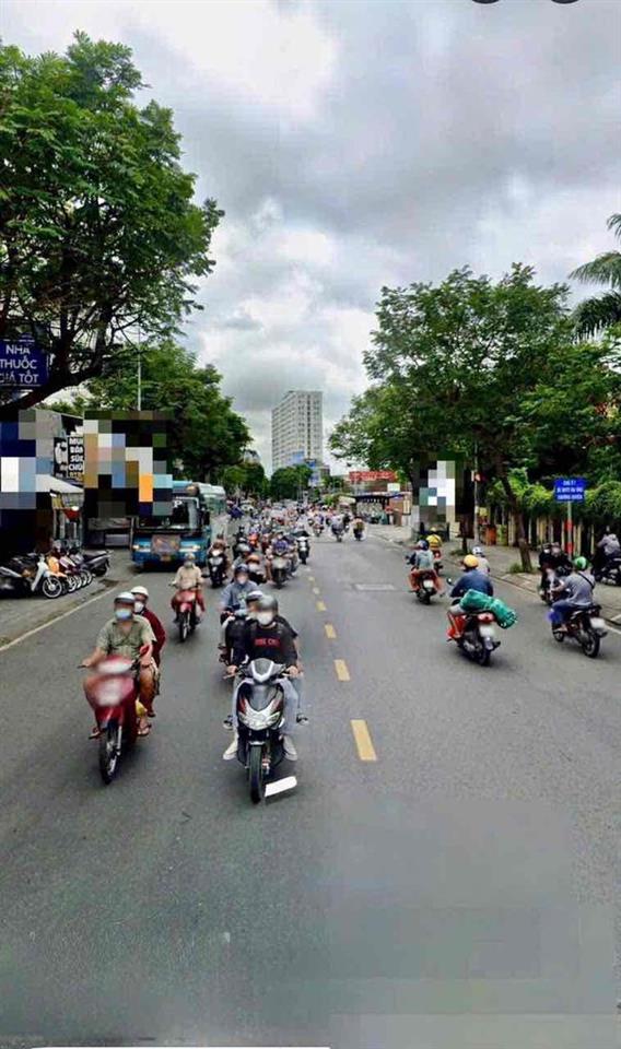 Bán Nhà 3,7x19,3m Mặt Tiền Hoà Bình-Đoạn Đối Diện Đầm Sen-KD Sầm Uất