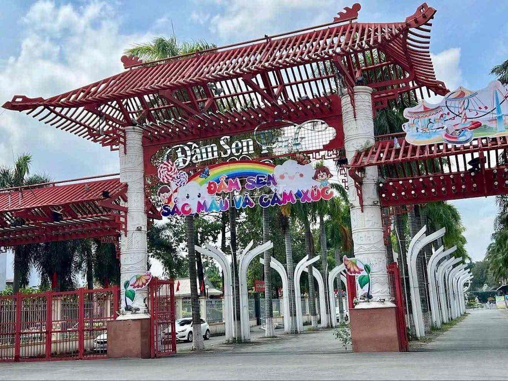 Bán Nhà 3,7x19,3m Mặt Tiền Hoà Bình-Đoạn Đối Diện Đầm Sen-KD Sầm Uất