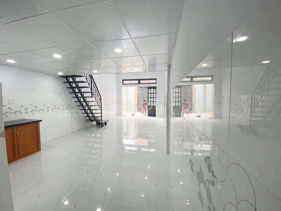 Lac Long Quân Q11. Gần chợ hoa Đầm Sen (1pn, 1wc). Dtsd 60m2