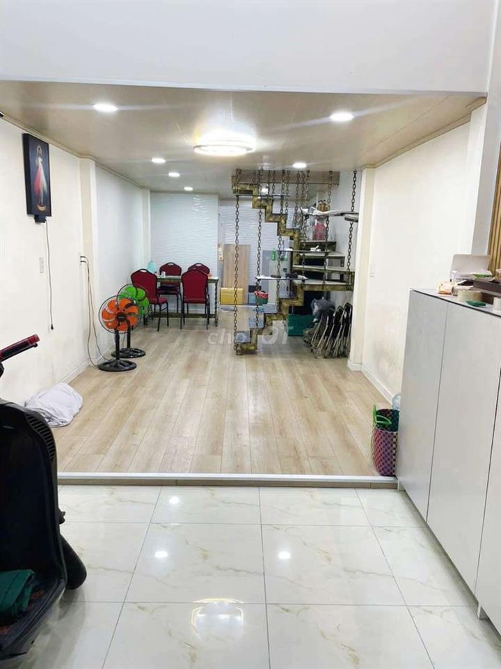 Huỳnh Văn Chính. Tân Phú (2pn, 2wc) hẻm xe hơi.Dtsd 80m2