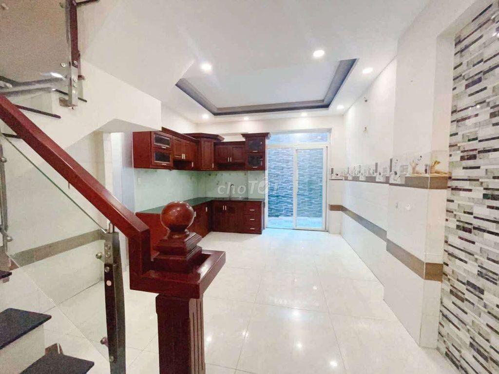 Tô Hiệu. Tân Phú (5pn, 4wc) hẻm xe hơi. Dtsd 180m2