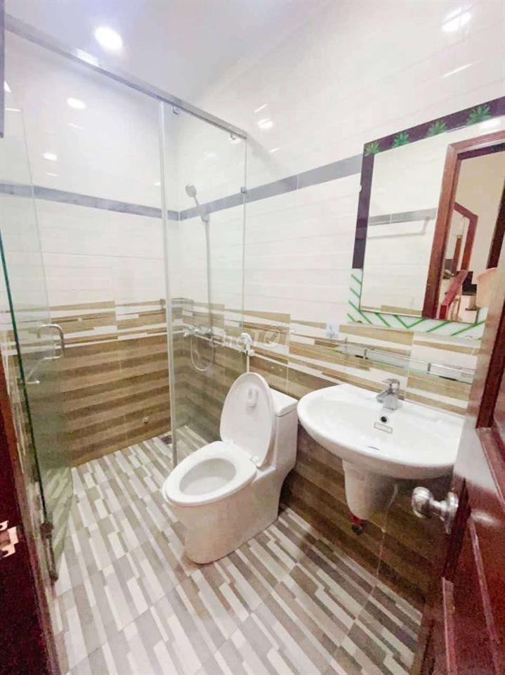 Tô Hiệu. Tân Phú (5pn, 4wc) hẻm xe hơi. Dtsd 180m2