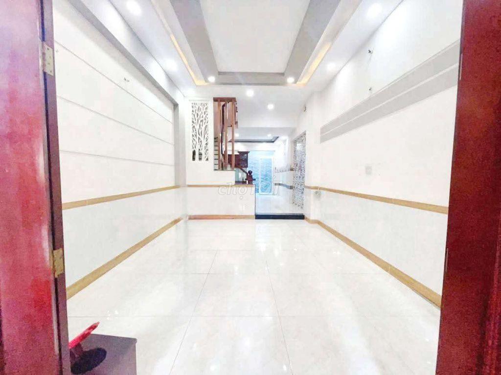 Tô Hiệu. Tân Phú (5pn, 4wc) hẻm xe hơi. Dtsd 180m2