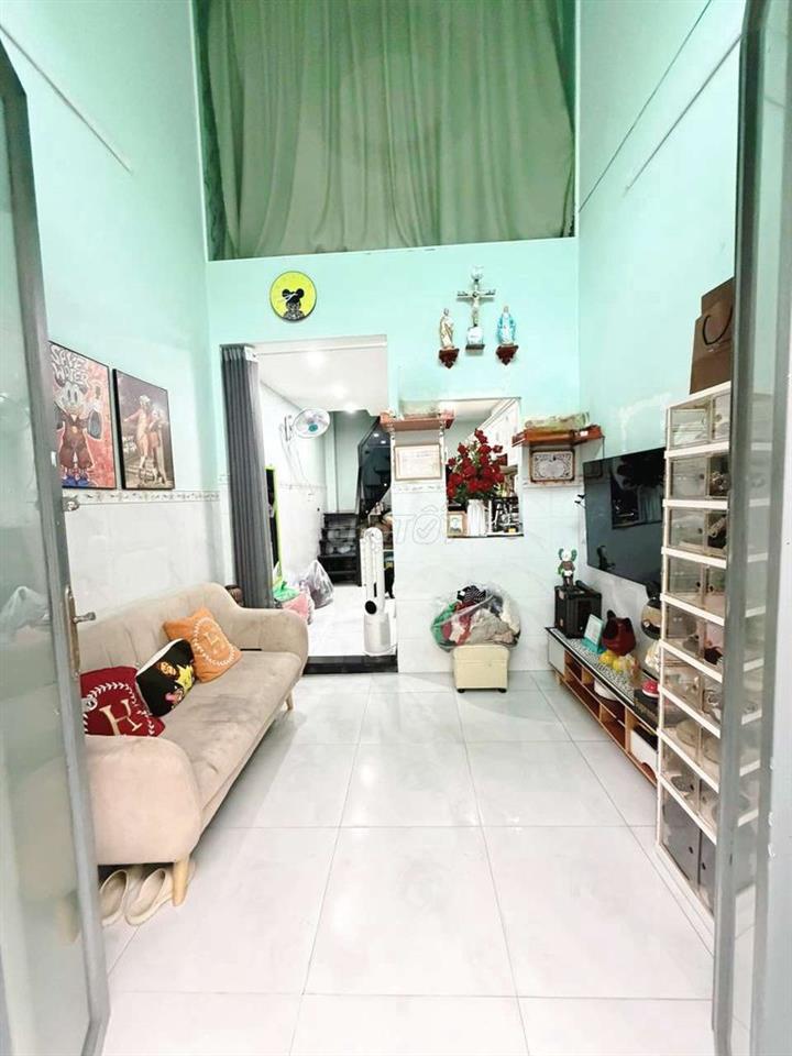 Lạc Long Quân. full nội thất (1pn, 1wc). Hẻm ba gác. DTSD 4M2