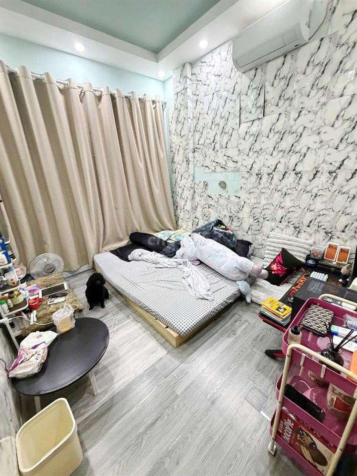 Lạc Long Quân. full nội thất (1pn, 1wc). Hẻm ba gác. DTSD 4M2