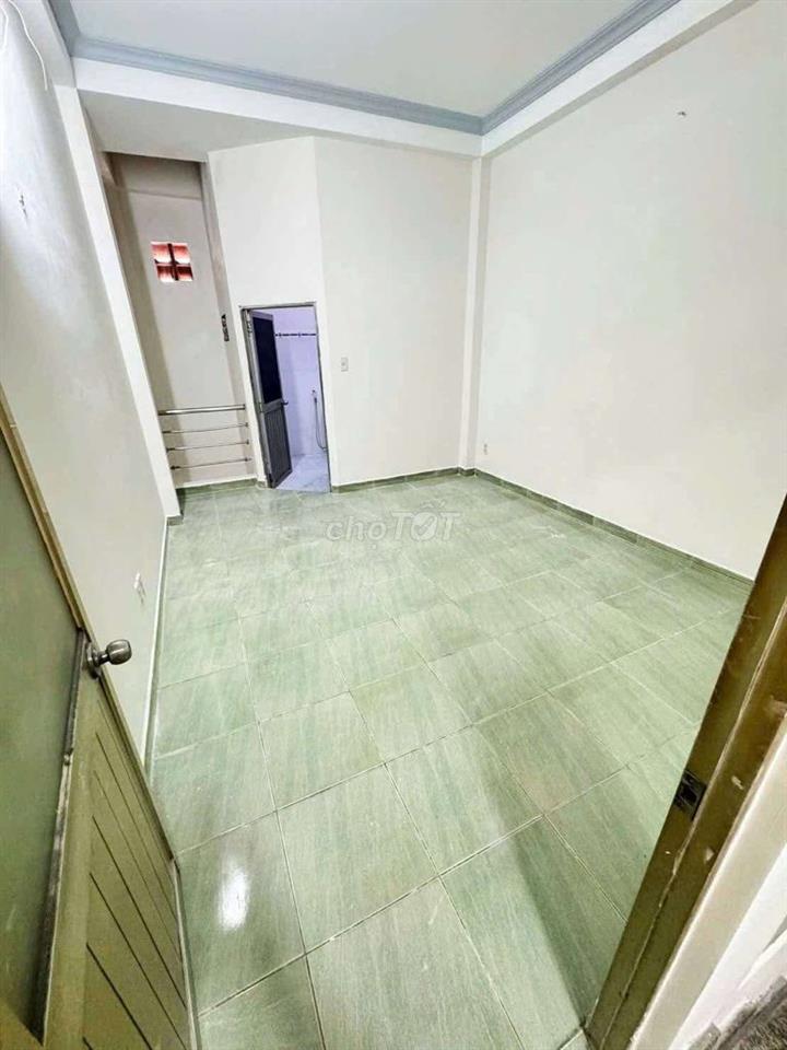 Mặt tiền Hiền Vương. Tân Phú (3p, 3wc). Dtsd 160m2