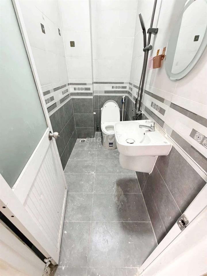 Huỳnh Văn Chính. Tân Phú (2pn, 3wc). Hẻm xe hơi. Dtsd 108m2