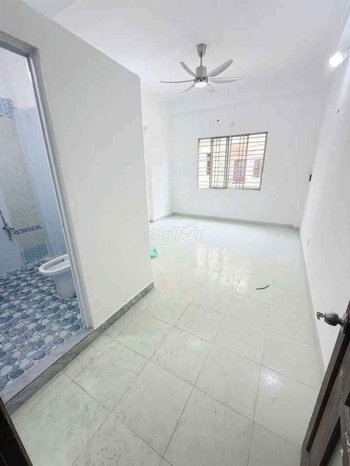 Phòng 24M2 rộng rãi. Trịnh Đình Trọng. Tân Phú 