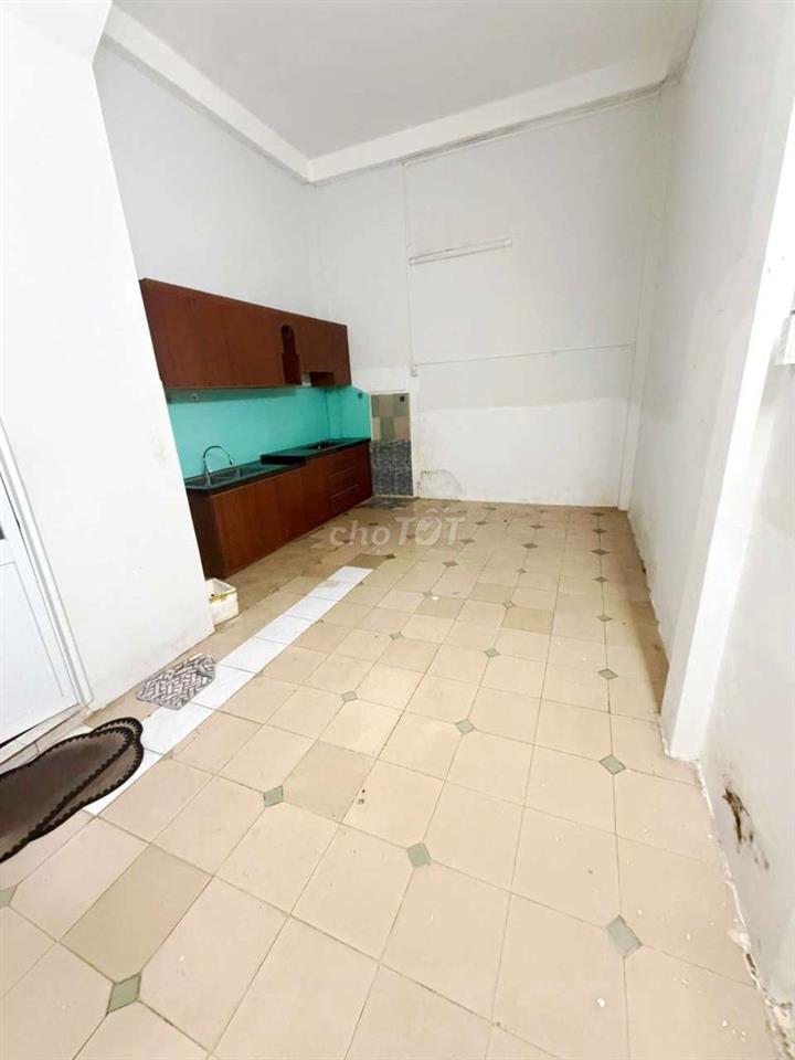 Thạch Lam. Tân Phú ( 3pn, 2wc). Hẻm xe hơi thông thoáng. Dtsd 240m2