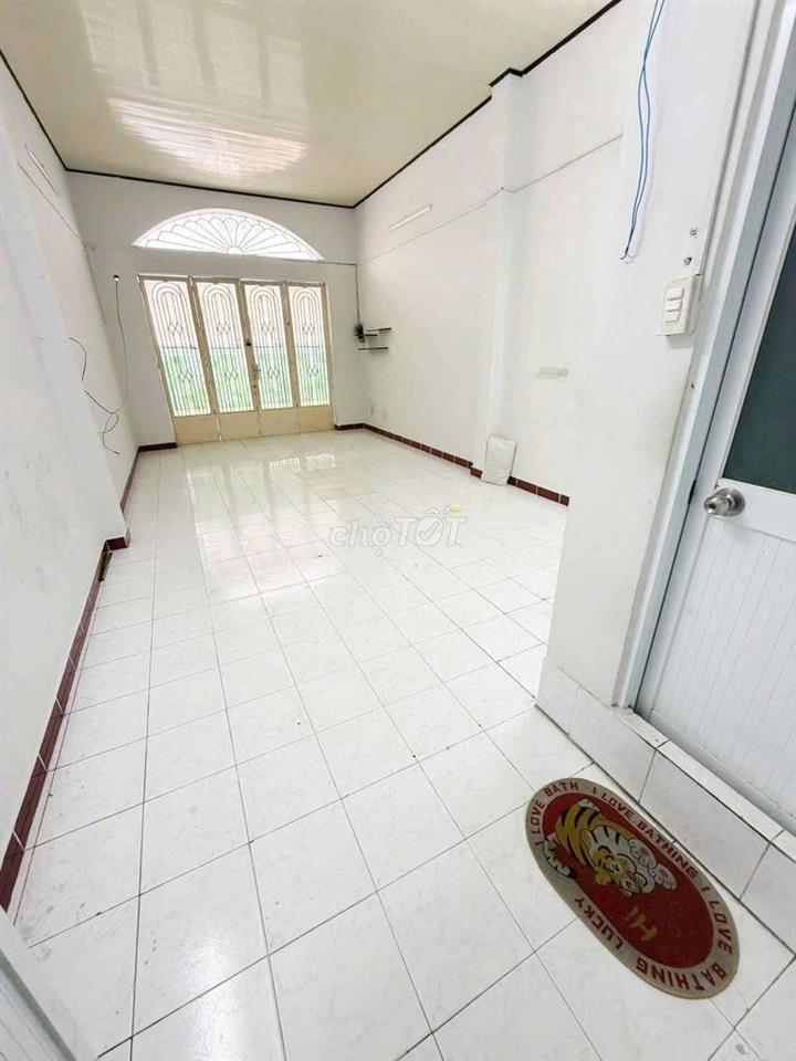 Thạch Lam. Tân Phú ( 3pn, 2wc). Hẻm xe hơi thông thoáng. Dtsd 240m2