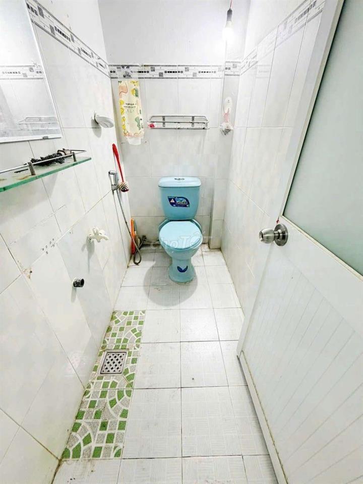 Thạch Lam. Tân Phú ( 3pn, 2wc). Hẻm xe hơi thông thoáng. Dtsd 240m2
