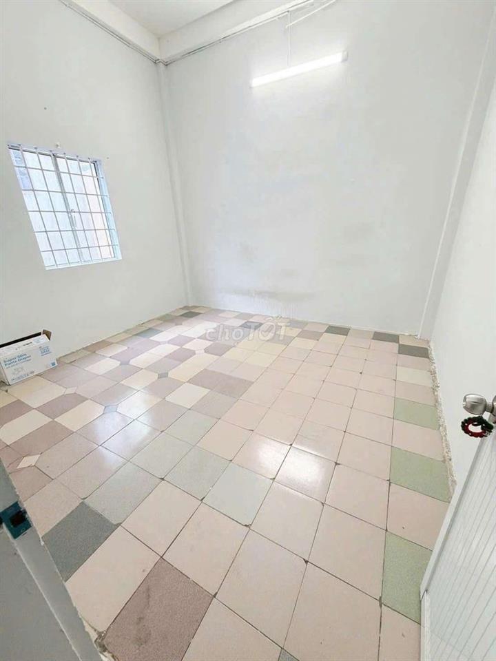 Thạch Lam. Tân Phú ( 3pn, 2wc). Hẻm xe hơi thông thoáng. Dtsd 240m2
