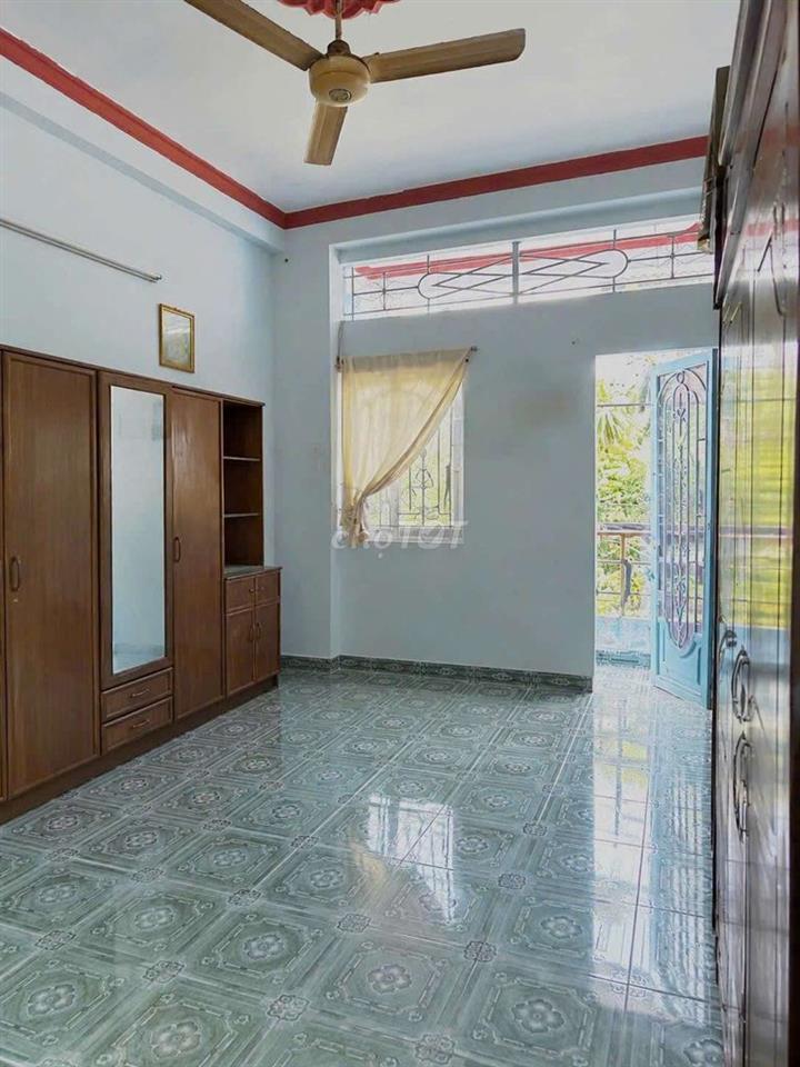 Vườn Lài. Tân Phú ( 3pn, 2wc). Hẻm xe hơi. Dtsd 200m2