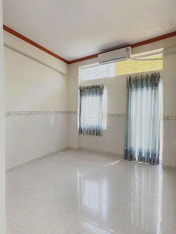 Vườn Lài. Tân Phú ( 3pn, 2wc). Hẻm xe hơi. Dtsd 200m2