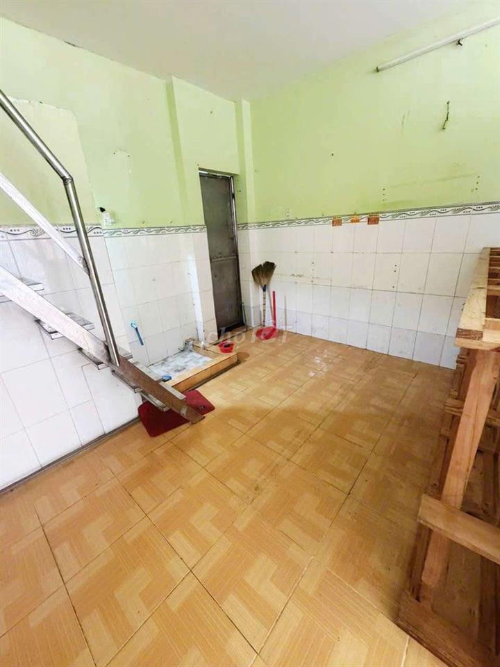 Mặt tiền Đình Nghi Xuân. Bình Tân (2pn, 1wc) Dtsd 80m2. 