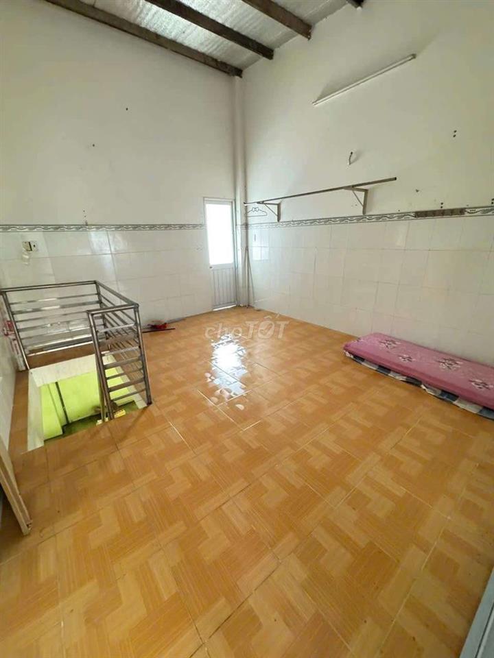 Mặt tiền Đình Nghi Xuân. Bình Tân (2pn, 1wc) Dtsd 80m2. 