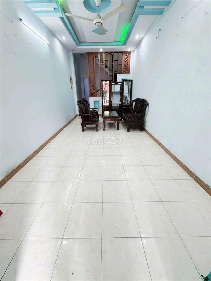 Mặt tiền Lê Sao. Tân Phú (3pn, 2wc). Có sẵn 3 máy lạnh. Dtsd 126m2