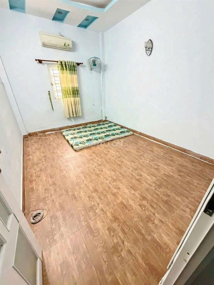 Mặt tiền Lê Sao. Tân Phú (3pn, 2wc). Có sẵn 3 máy lạnh. Dtsd 126m2