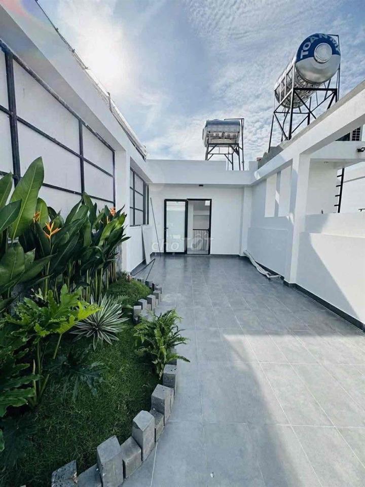 NHÀ MỚI XÂY!!! FULL NỘI THẤT, THANG MÁY - HẺM XE TẢI Lạc Long Quân