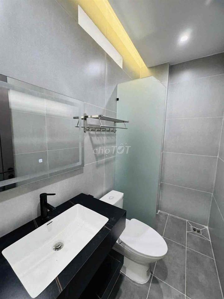 NHÀ MỚI XÂY!!! FULL NỘI THẤT, THANG MÁY - HẺM XE TẢI Lạc Long Quân