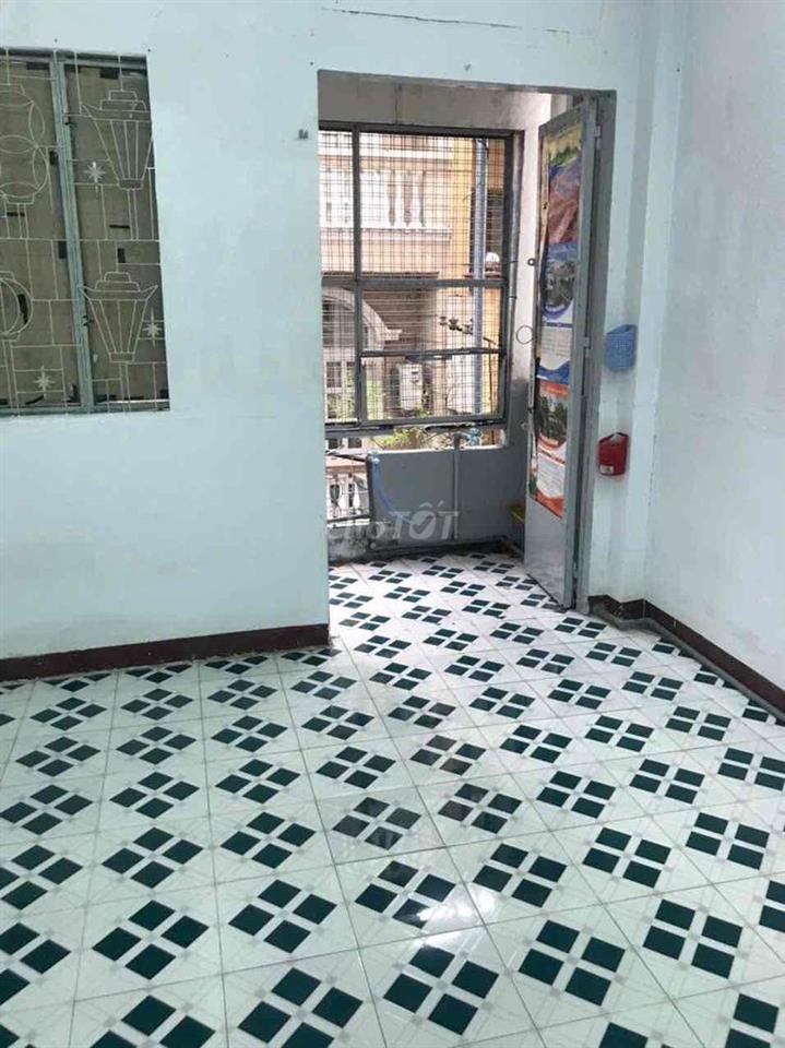 Phòng cho thuê có ban-công thoáng mát gần Chợ Thiết.