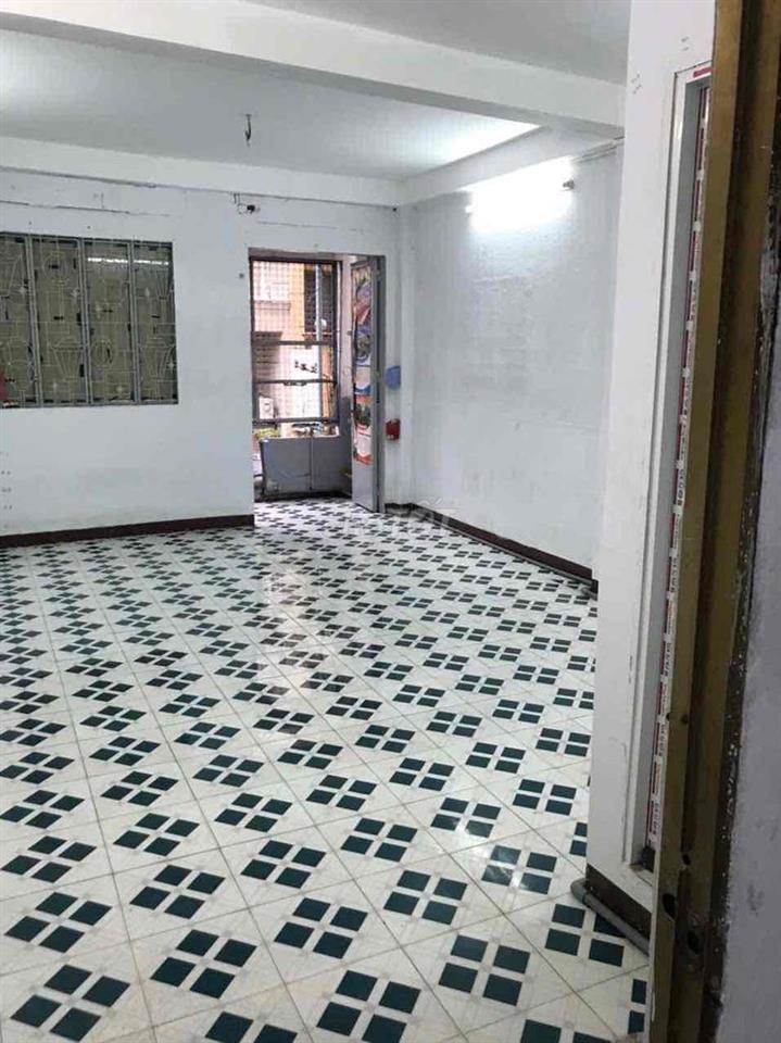 Phòng cho thuê có ban-công thoáng mát gần Chợ Thiết.