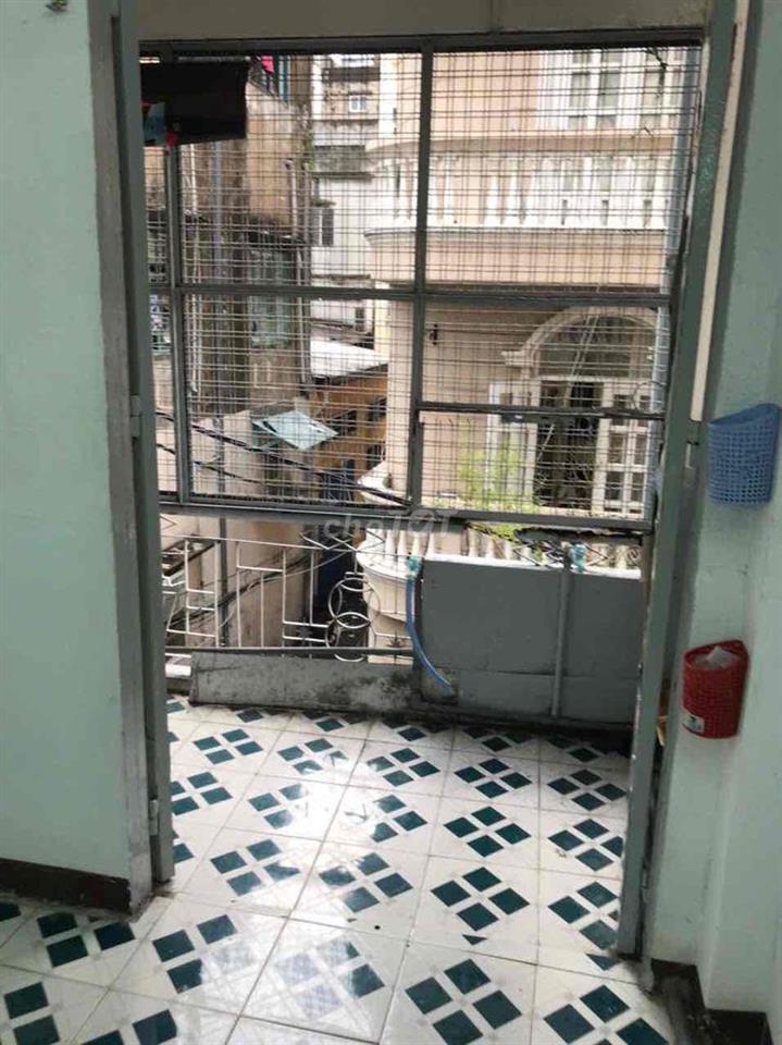 Phòng cho thuê có ban-công thoáng mát gần Chợ Thiết.