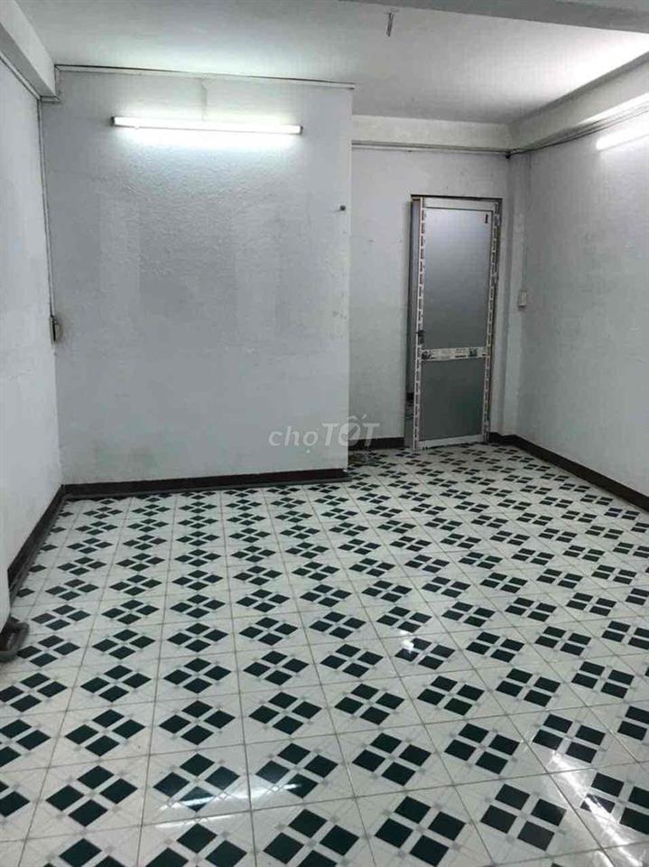 Phòng cho thuê có ban-công thoáng mát gần Chợ Thiết.