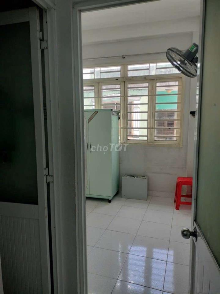 1 trệt 2 lầu ST chính chủ cho thuê giá 8 tr