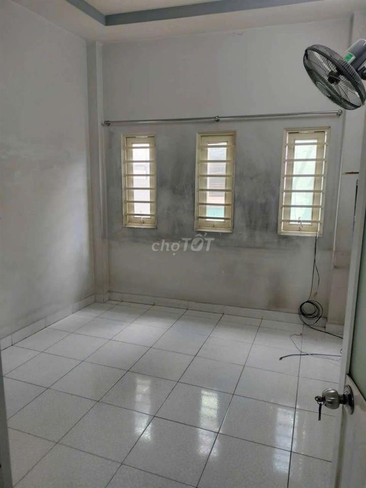 1 trệt 2 lầu ST chính chủ cho thuê giá 8 tr