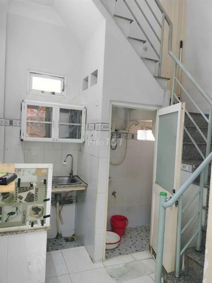 1 trệt 2 lầu ST chính chủ cho thuê giá 8 tr