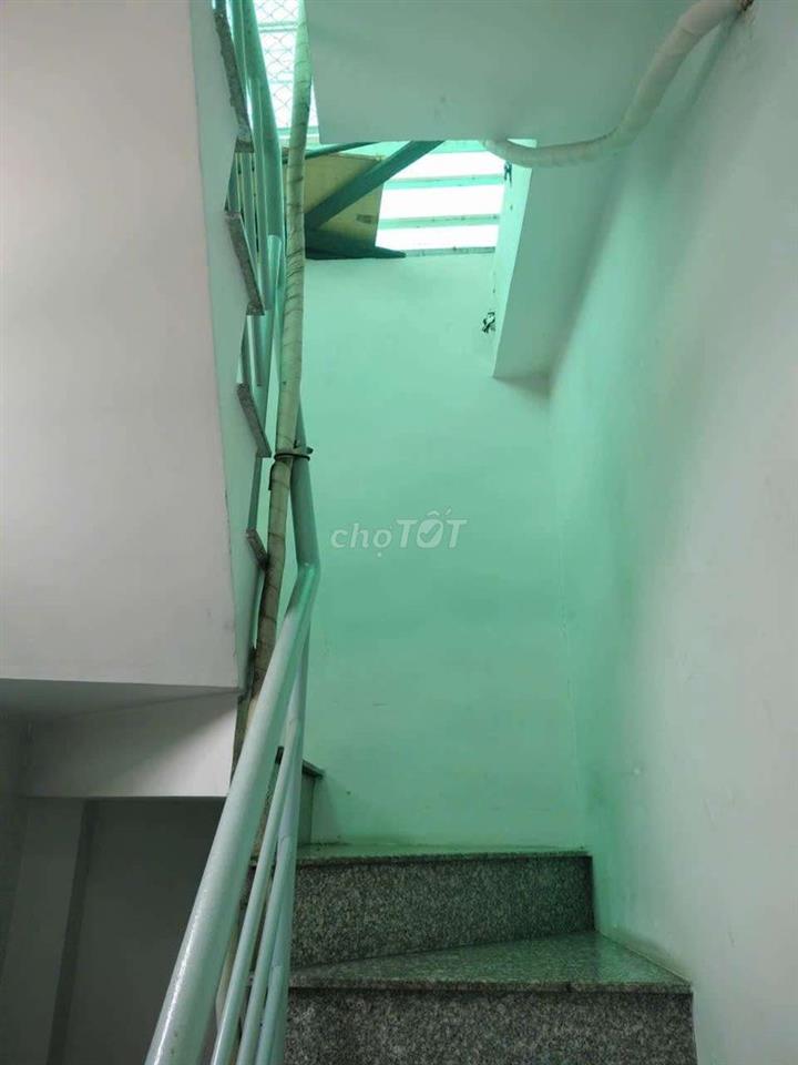 1 trệt 2 lầu ST chính chủ cho thuê giá 8 tr