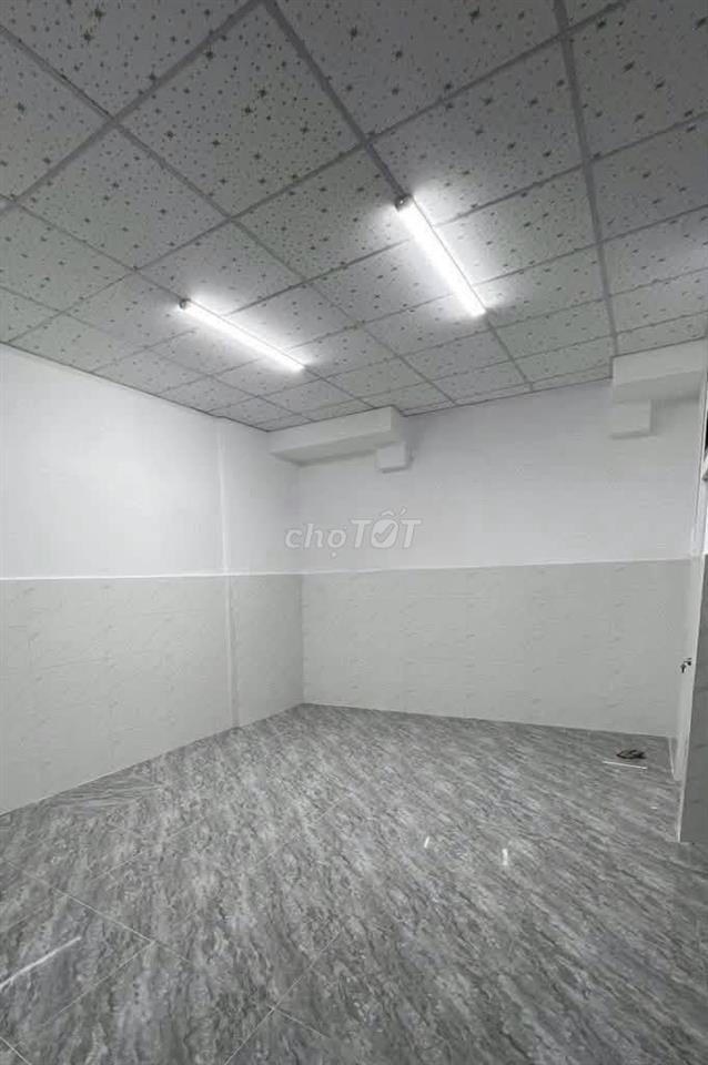 Nhà HXH cách MT Hòa Bình 20m (phù hợp VPH, Shop online,....)