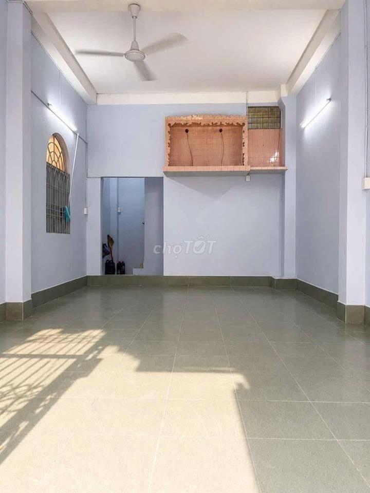 Cho thuê nhà nguyên căn hẻm xe tải Lạc Long Quân