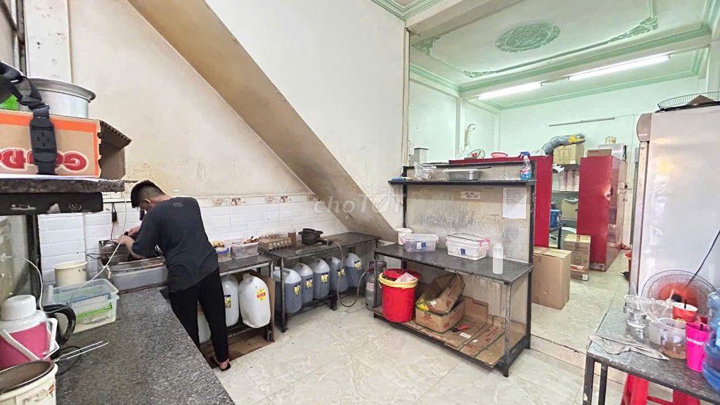 Nguyên căn MTKD đông đúc sáng tối đường Âu Cơ