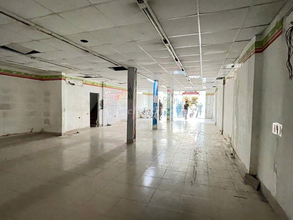 GÓC 2 MT đường Bình Thới P14 Q11 (gần vòng xoay Lê Đại Hành)