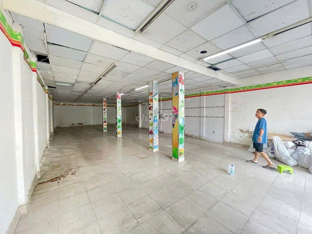 GÓC 2 MT đường Bình Thới P14 Q11 (gần vòng xoay Lê Đại Hành)