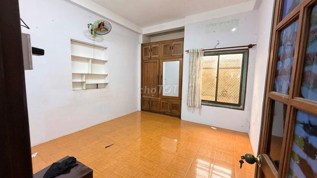 Nhà nguyên căn GẦN CHỢ đường nội bộ Lạc Long Quân P5