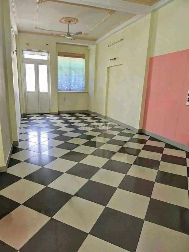 Nhà hẻm Xe hơi ngủ trong nhà đường Tạ Uyên (gần bv chợ rẫy)