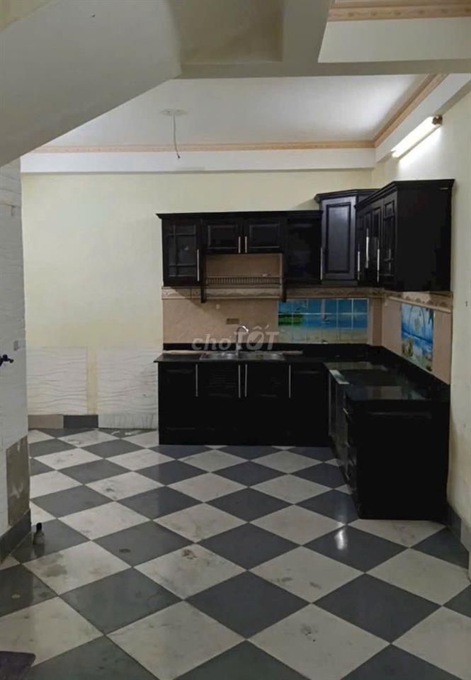 Nhà hẻm Xe hơi ngủ trong nhà đường Tạ Uyên (gần bv chợ rẫy)
