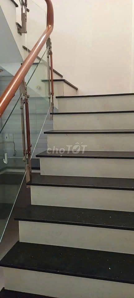 Cho thuê nhà nguyên căn MTKD đường Phú Thọ Q11
