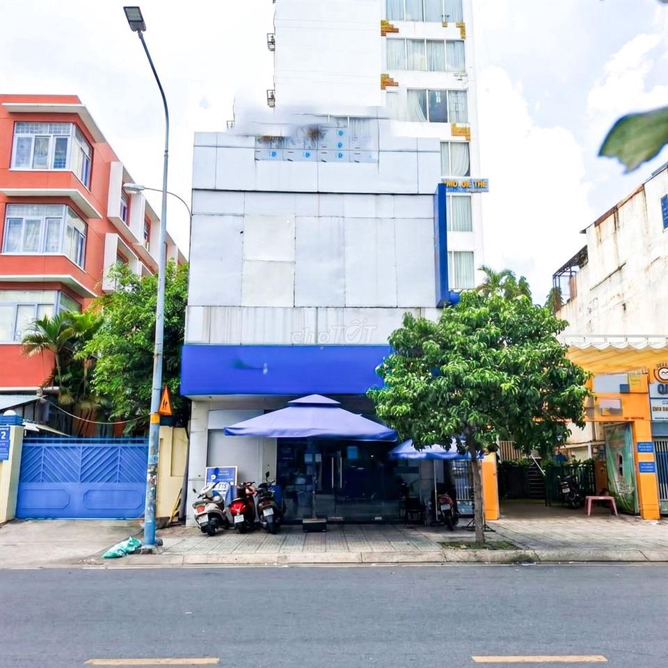 Nhà nguyên căn MTKD Lạc Long Quân (ngay cổng đầm sen)