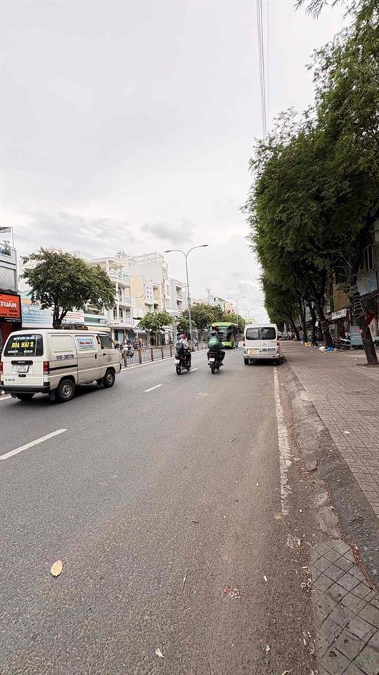 Nguyên Căn 2 Mặt Tiền Trước - sau đường Minh Phụng