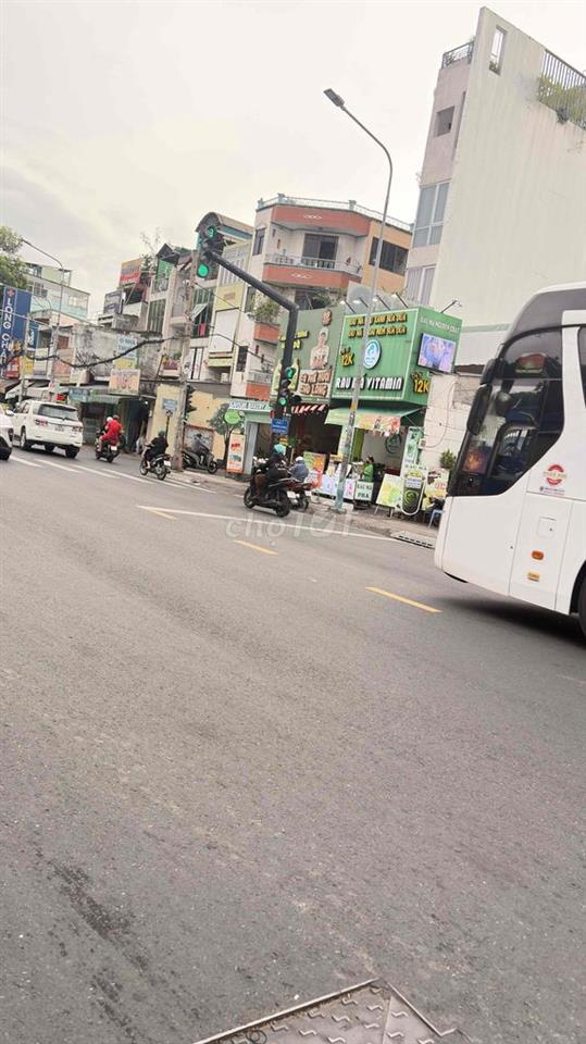 Khu kinh doanh Sầm uất, đường xe tấp nập ngày đêm