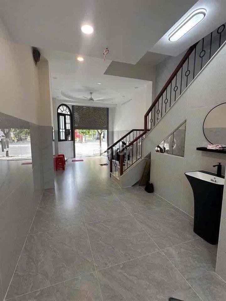 Nhà mới ngay GÓC 2 MT sát chợ Bình Thới