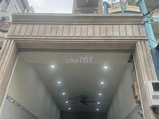 Nhà 1 trệt 5 lầu có thang máy Mặt Tiền đường Âu Cơ
