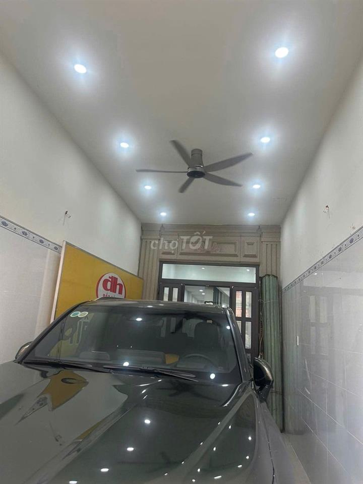 Nhà 1 trệt 5 lầu có thang máy Mặt Tiền đường Âu Cơ