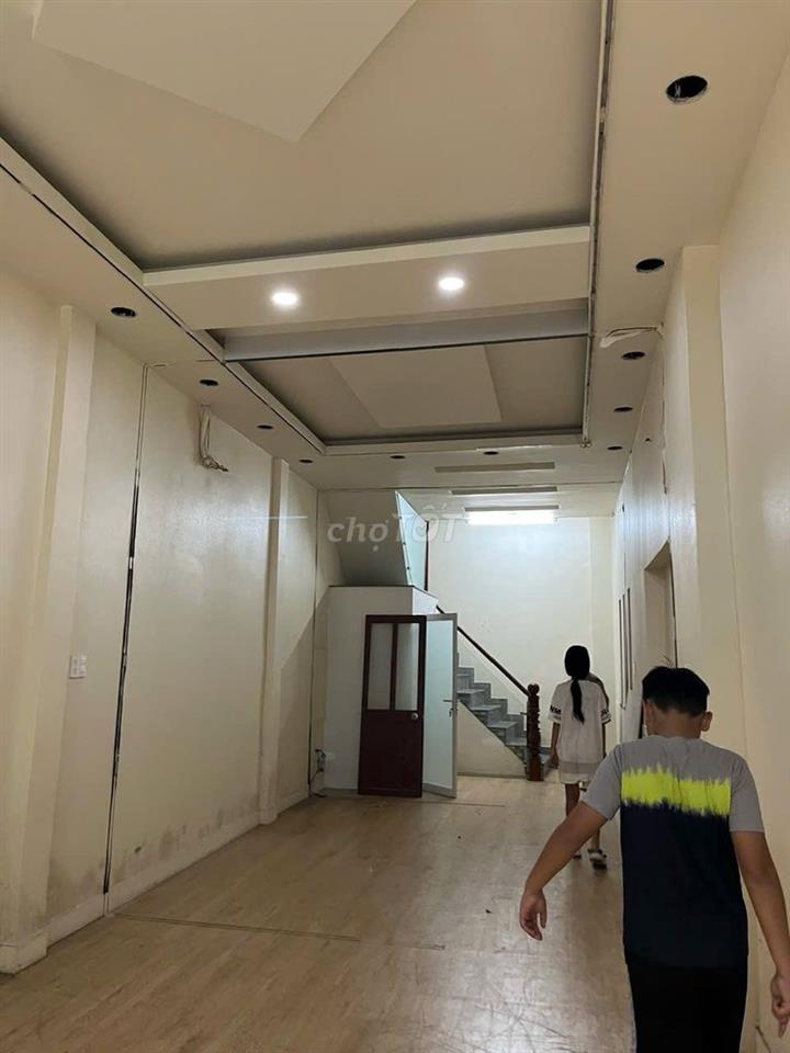 Nhà nguyên căn 1 trệt 2 lầu MTKD Lạc Long Quân 