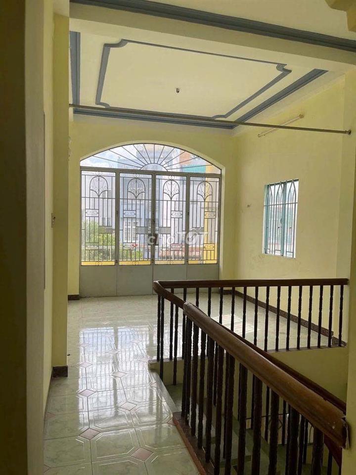 Nhà nguyên căn HXT Tôn Thất Hiêp (ngoài trước là Công Viên nhỏ)